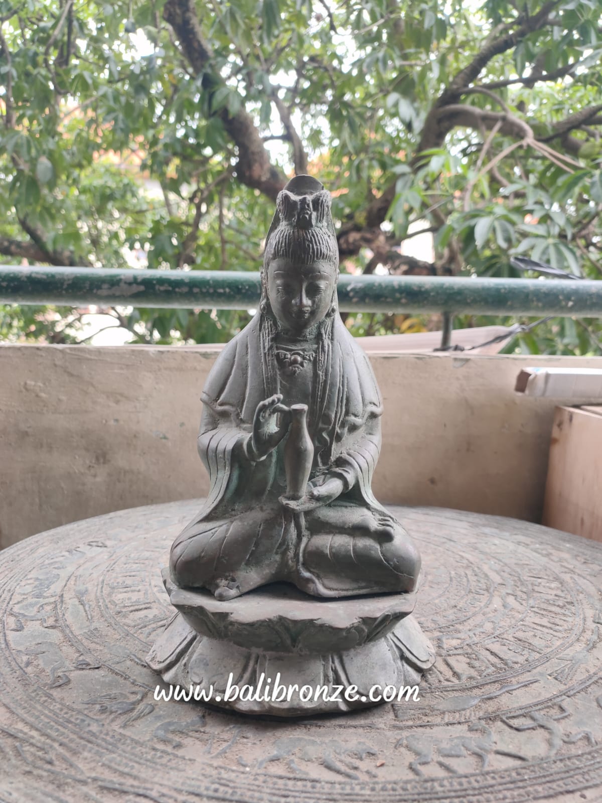 1124 Sitting Guan Yin 23 cm KDH