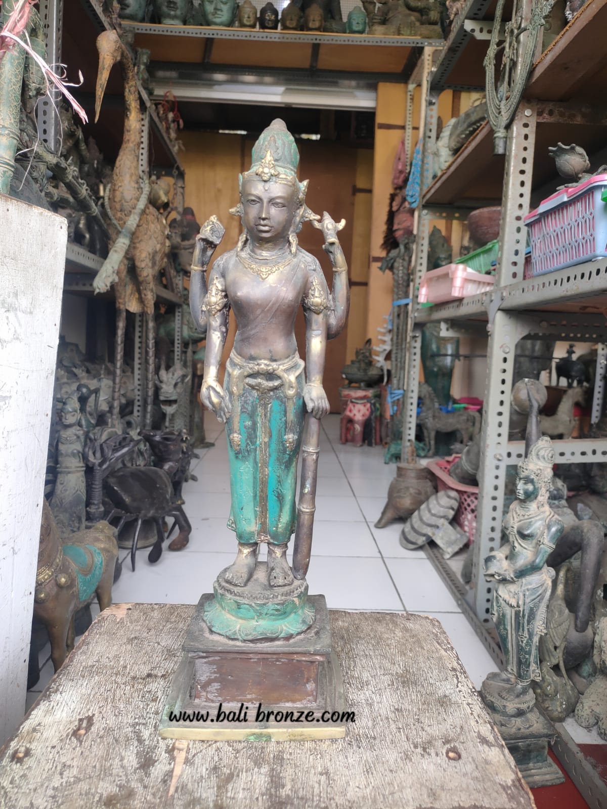 1085 Standing Wisnu 39 cm KDH