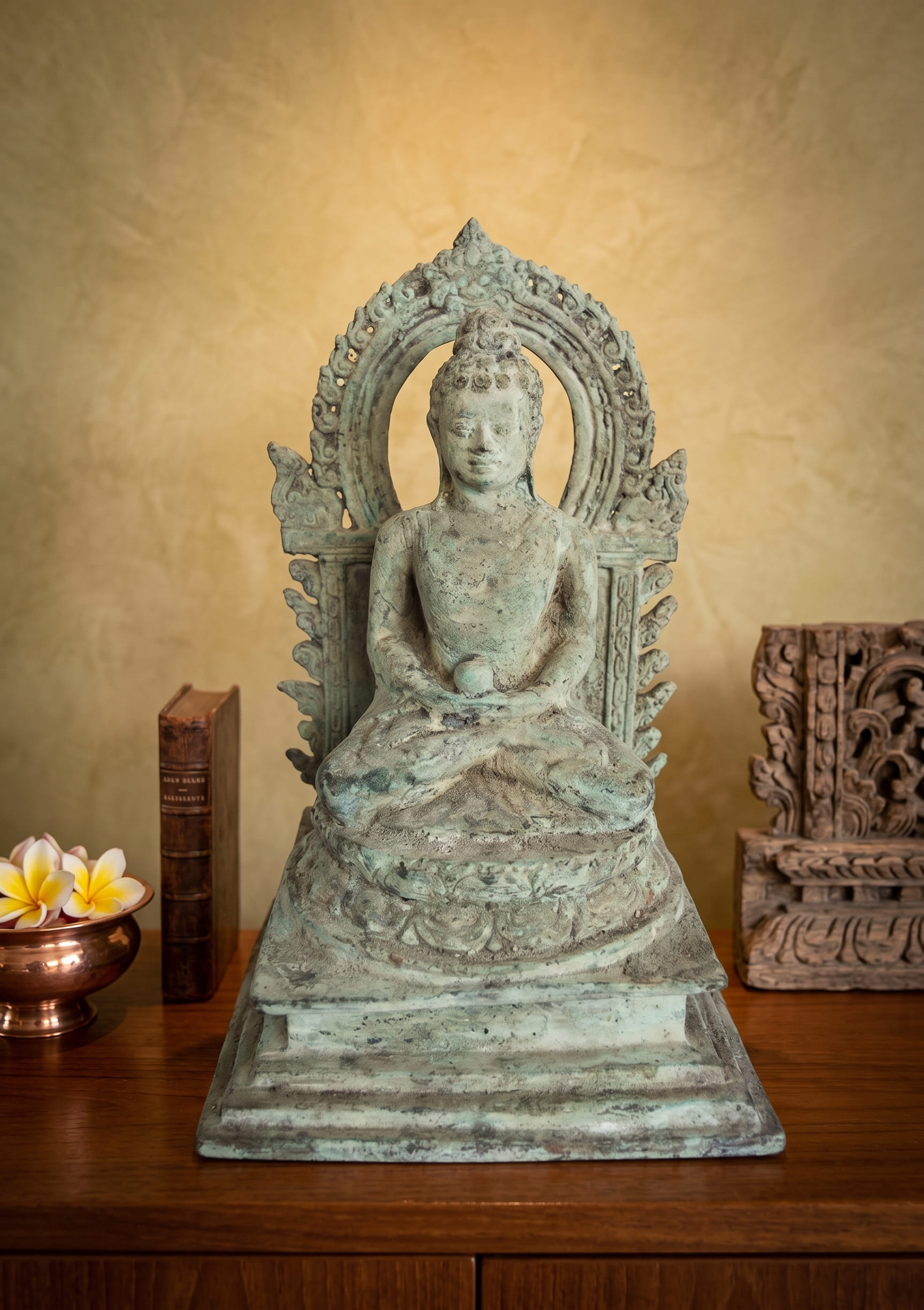 1229 Sitting Budha 23 cm GS